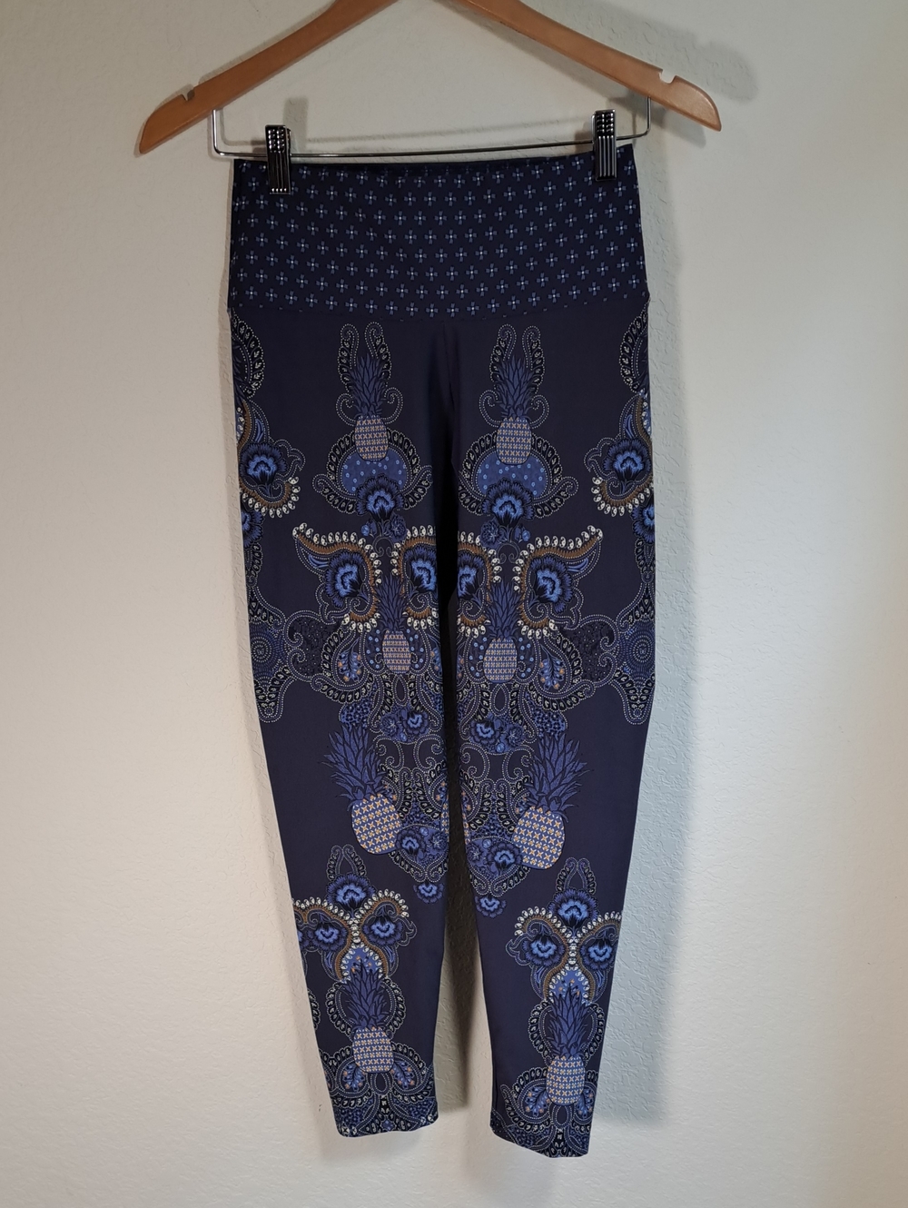 Farm Rio Women’s Legging Blue Abacaxila Pineapple Medium Mandala Geometric Motif - Picture 3 of 14